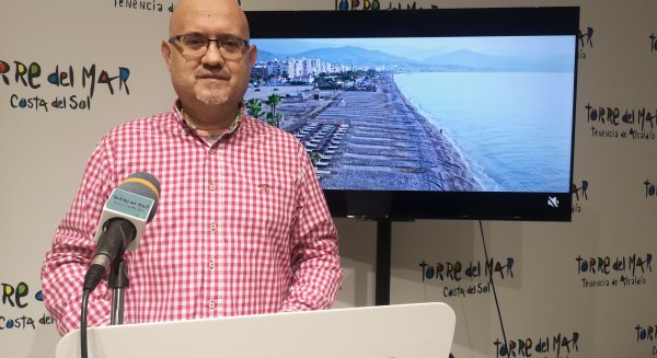 Vélez-Málaga presenta el servicio de vigilancia y socorrismo de playas para la Semana Santa