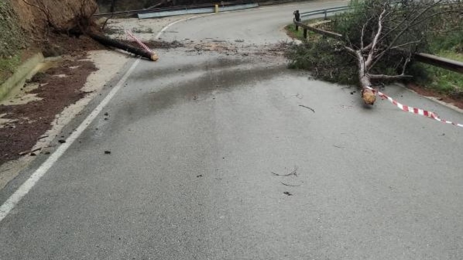 Cortada la carretera de El Burgo a Casarabonela por el desbordamiento del Arroyo de las Doncellas