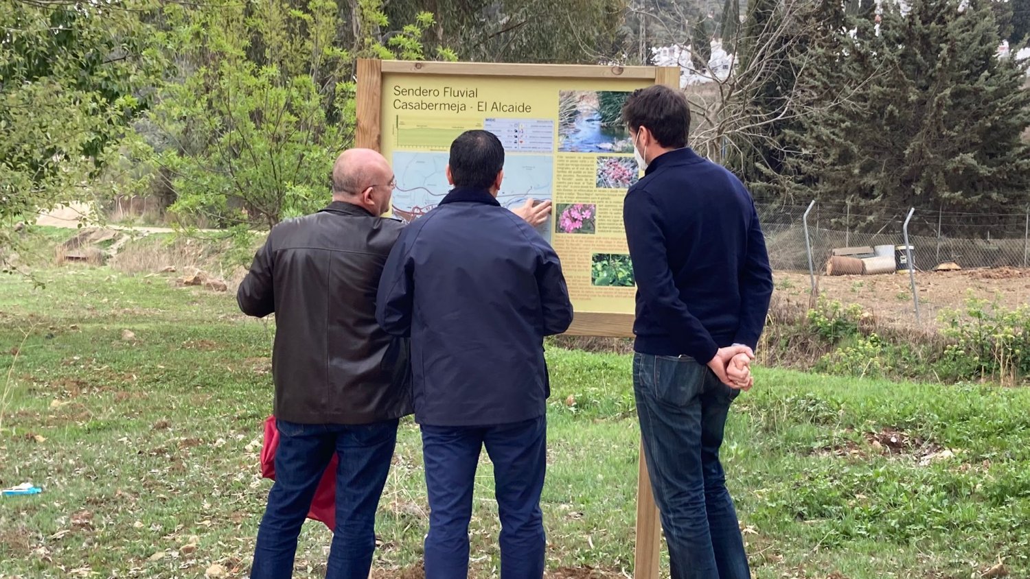 Un nuevo sendero fluvial une el núcleo urbano de Casabermeja con la urbanización El Alcaide