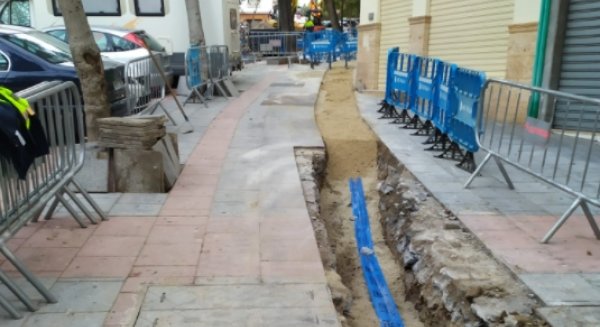 Marbella renueva la red de abastecimiento de la calle Guadaira yavenida José María Torres Murciano
