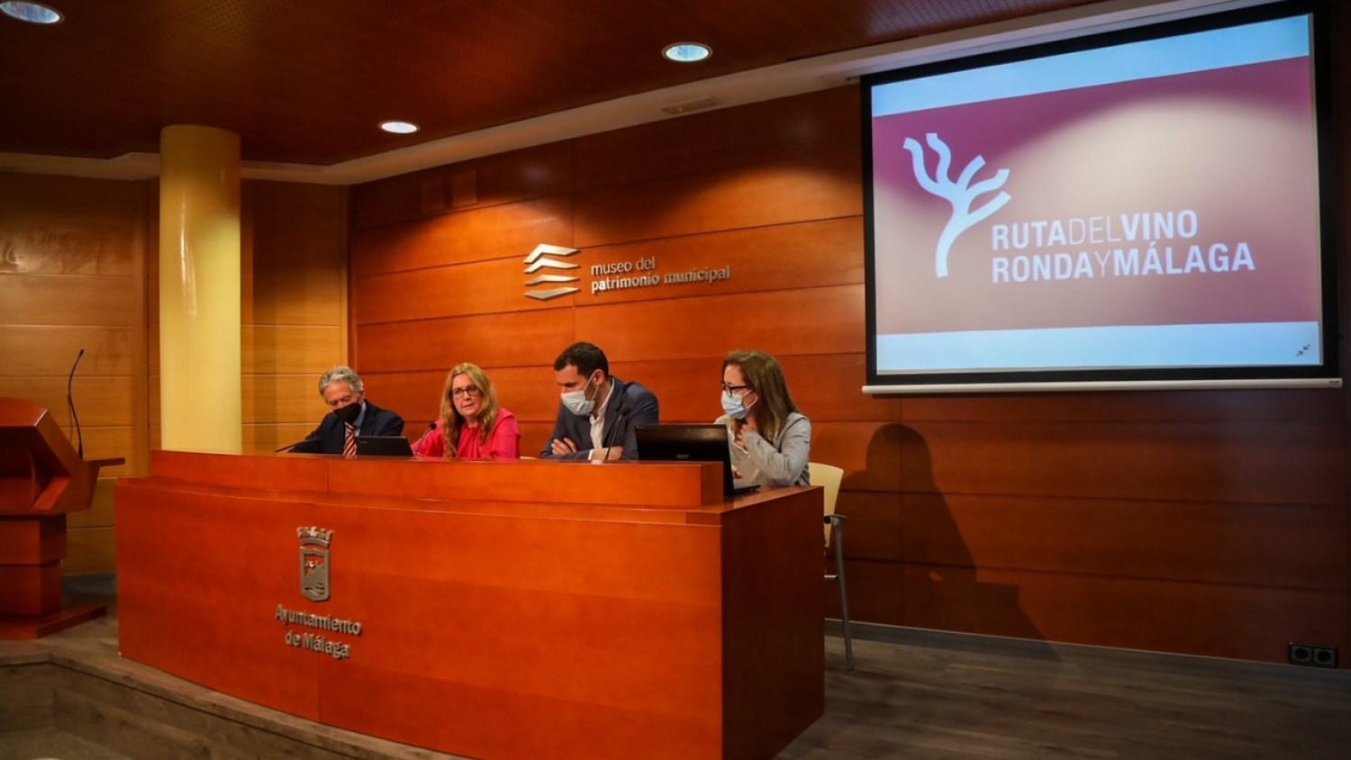 El Ayuntamiento se adhiere a la ruta del vino de Ronda y Málaga