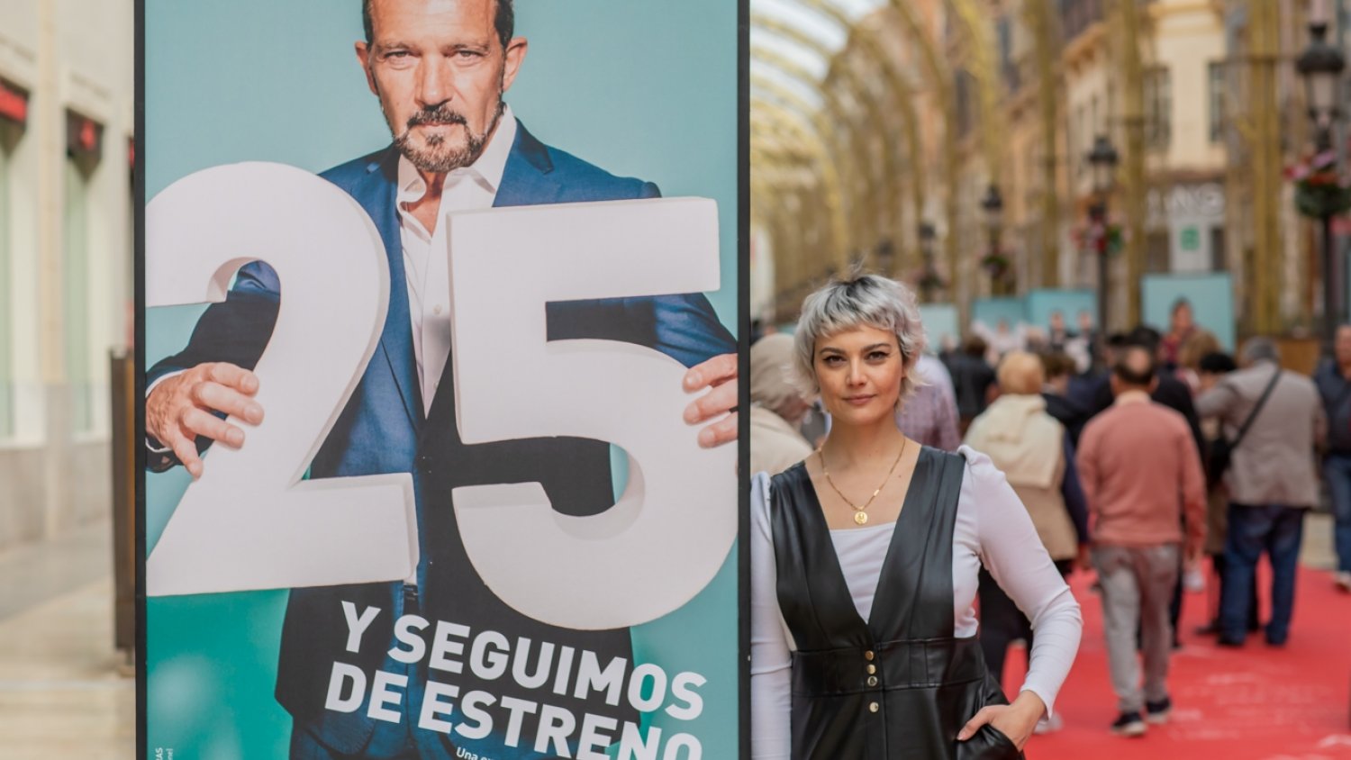 Festival.- Lupe de la Vallina expone su muestra fotográfica '25 y seguimos de estreno'