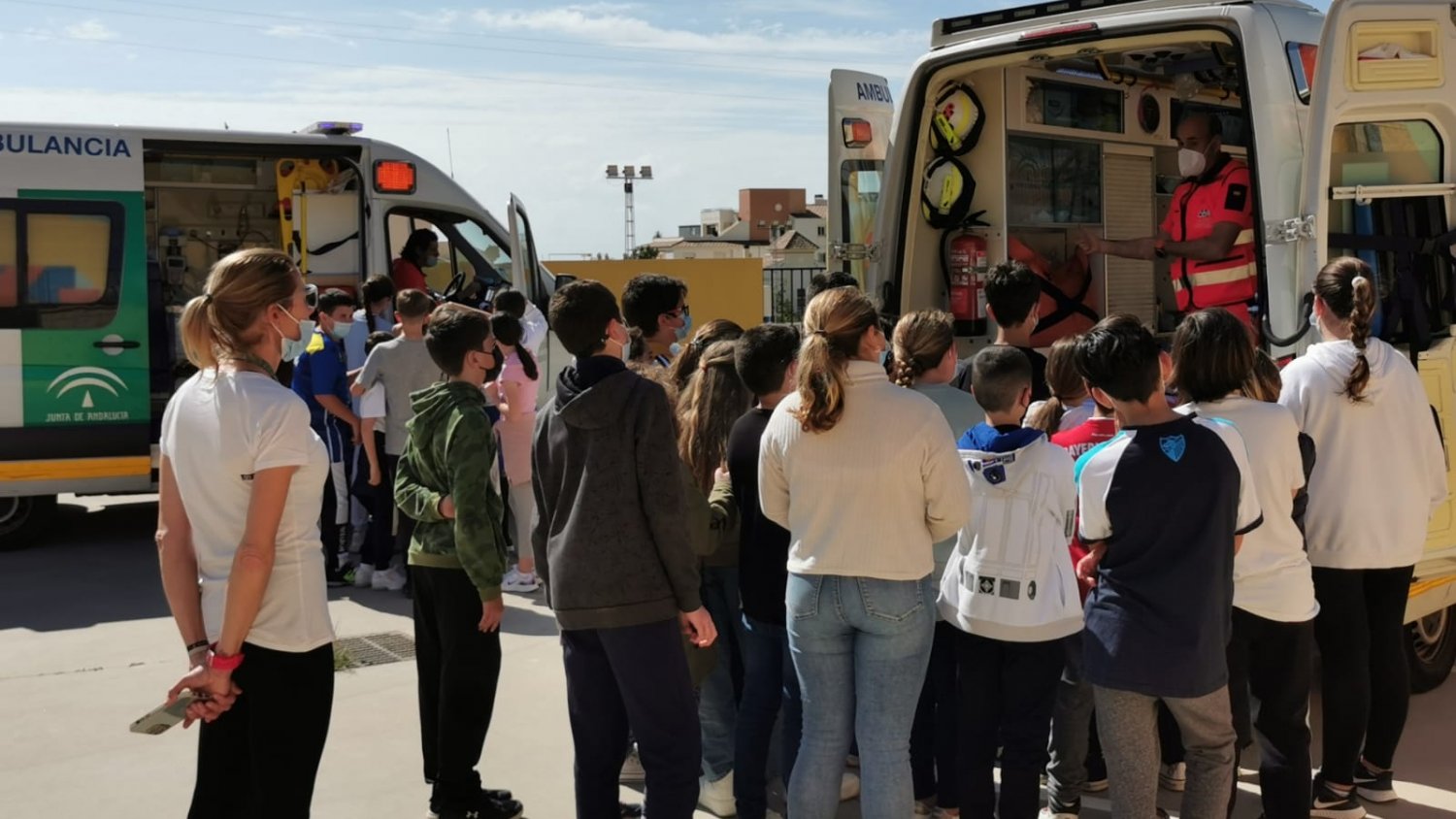 El 061 enseña cómo actuar ante una emergencia sanitaria a 135 alumnos en Málaga