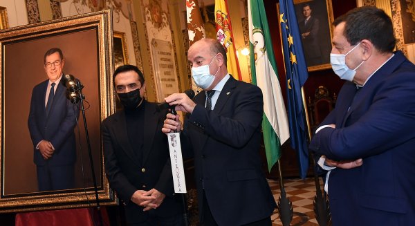 La galería de alcaldes del Ayuntamiento de Antequera acoge el retrato de Ricardo Millán