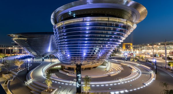 La Delegación Municipal en la Expo 2020 Dubái mantiene más de una decena de encuentros