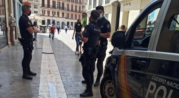 Detenidos dos jóvenes por sendos asaltos con la técnica del “mataleón”