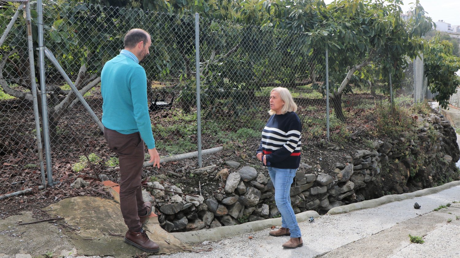 El Ayuntamiento de Torrox refuerza la ayuda al sector agrícola