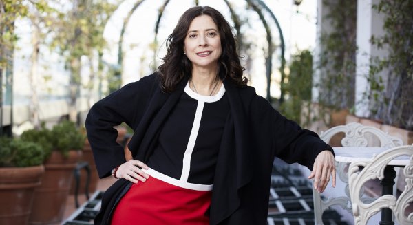 Ana Merino presenta en la Fundación Rafael Pérez Estrada 'Amigo'