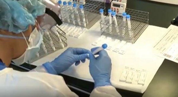 Málaga registra la mayor cifra de contagios en Andalucía con 877 positivos