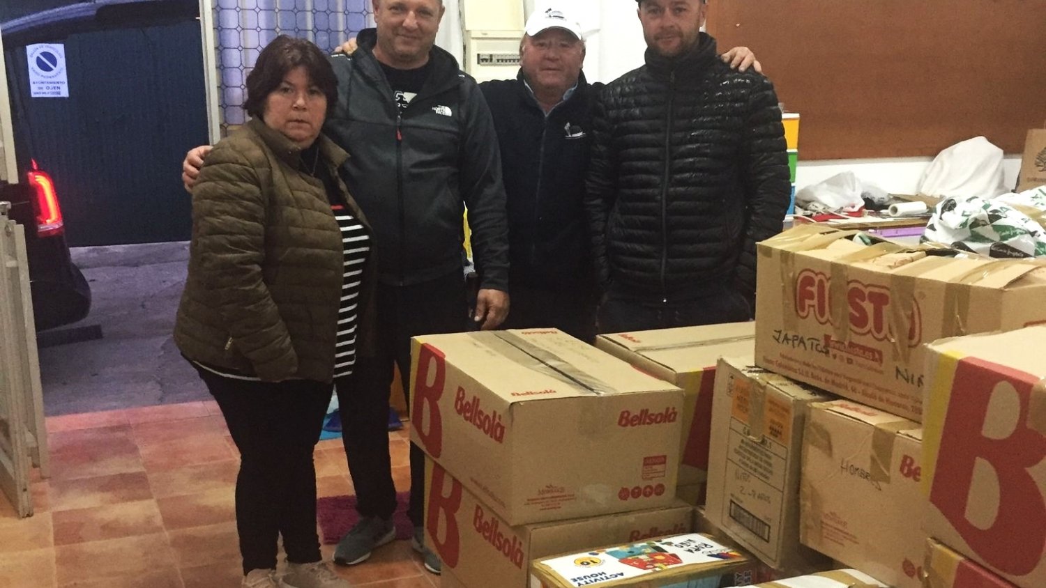 Ojén envía a Ucrania una tonelada de alimentos no pereceros y materiales de primera necesidad