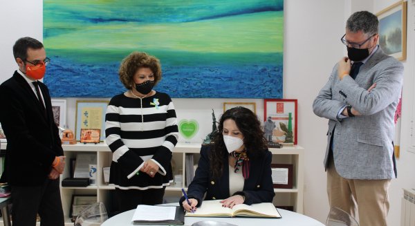 La Consejería de Igualdad destina 61,7 millones a cuidados de larga duración y teleasistencia