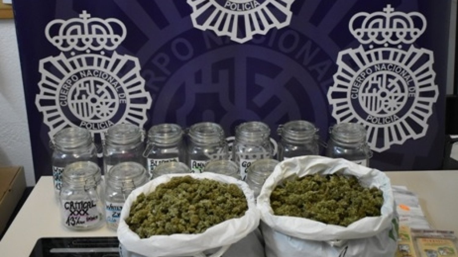 La Policía Nacional desmantela un club de fumadores que distribuía marihuana