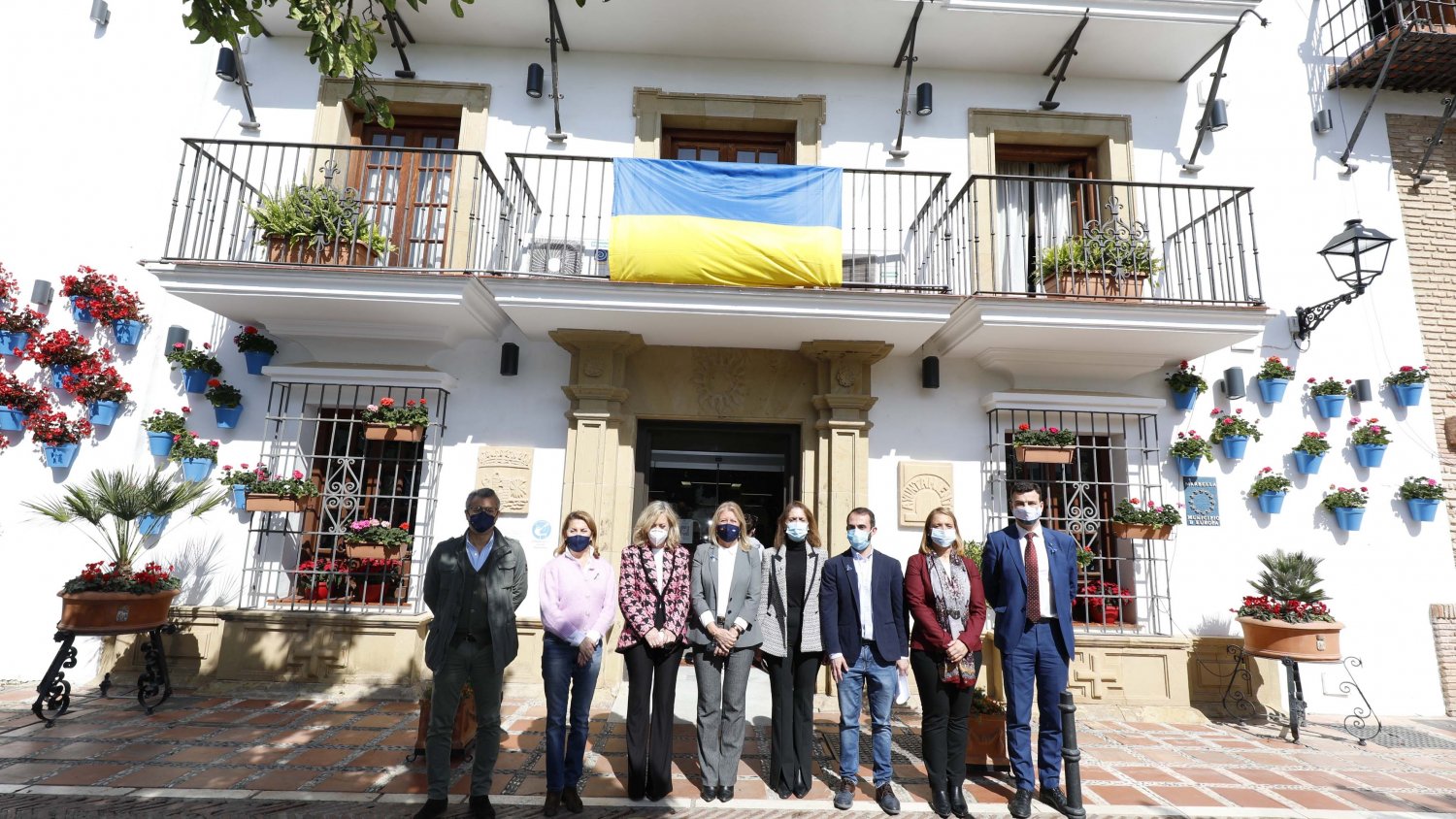Marbella muestra su solidaridad con Ucrania mediante una concentración silenciosa