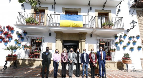 Marbella muestra su solidaridad con Ucrania mediante una concentración silenciosa