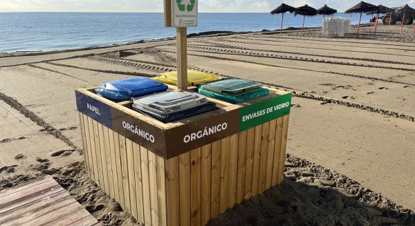 Fuengirola refuerza la recogida selectiva de residuos en sus playas