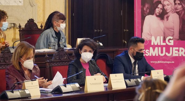 PSOE critica al Ayuntamiento por un cartel del 8M 