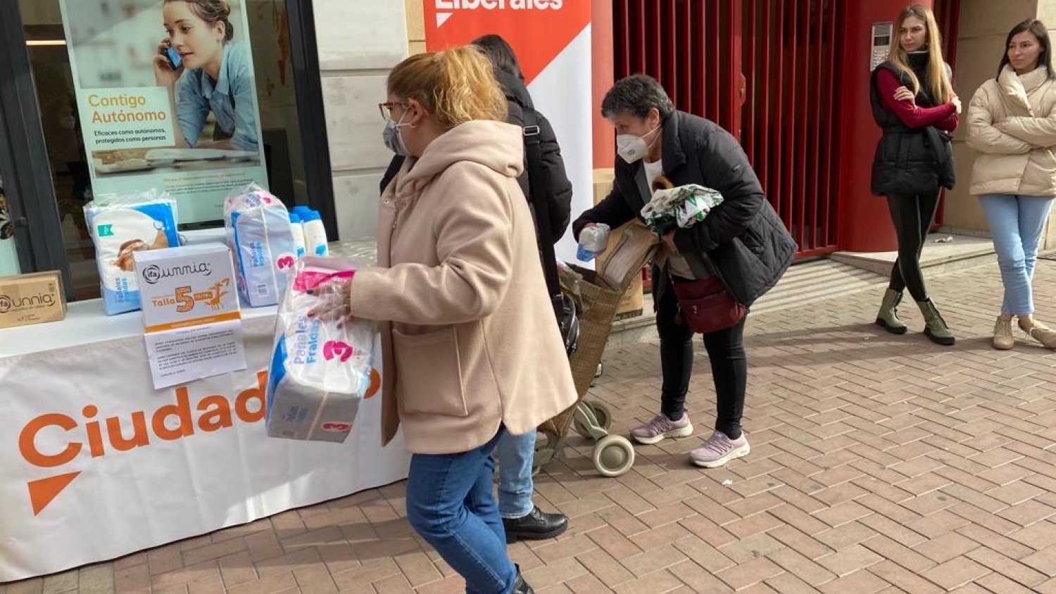 Cs Málaga termina la campaña de recogida de alimentos y material para Ucrania