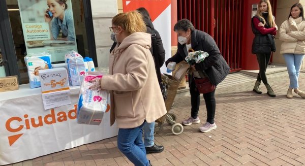 Cs Málaga termina la campaña de recogida de alimentos y material para Ucrania