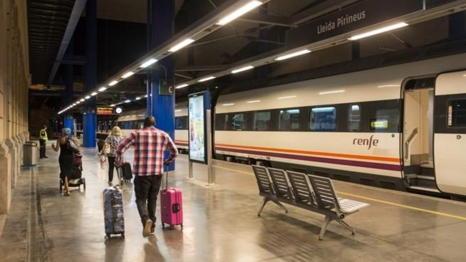 El Ministerio de Transportes decreta servicios esenciales tras la huelga general de CGT el 8M