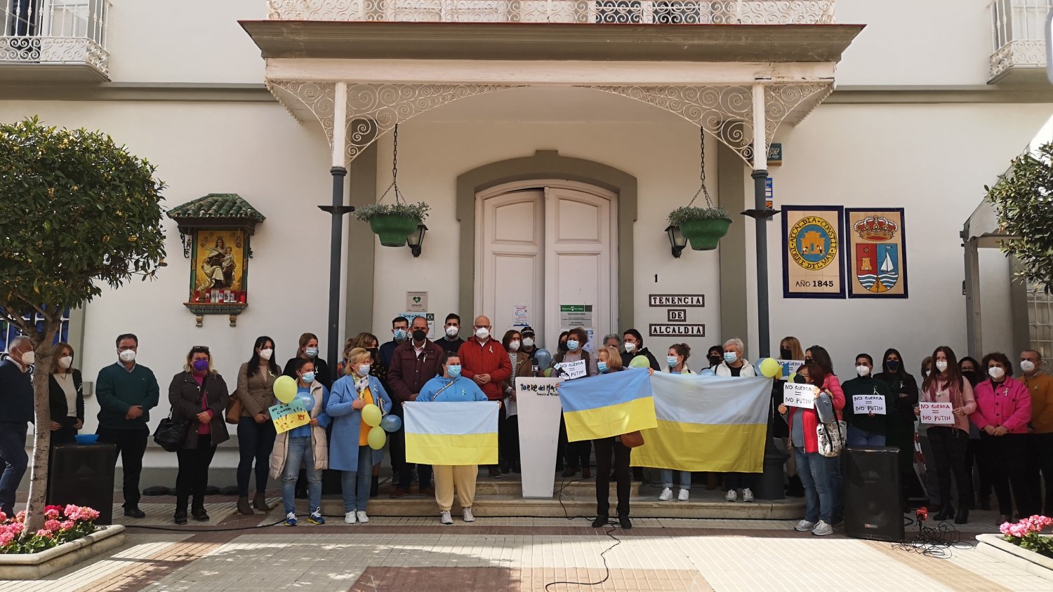 Torre del Mar realiza la lectura de un manifiesto en favor de la paz en Ucrania