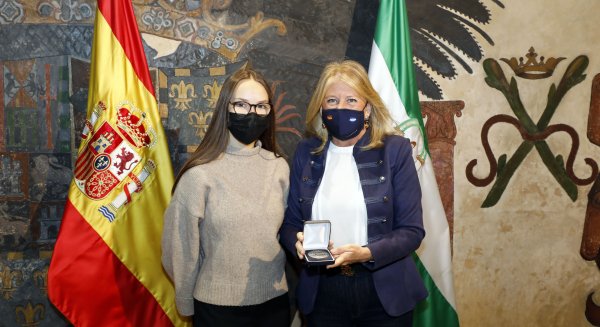 La alcaldesa de Marbella recibe a Laura Haro tras su participación en el programa ‘Desafío Ártico’