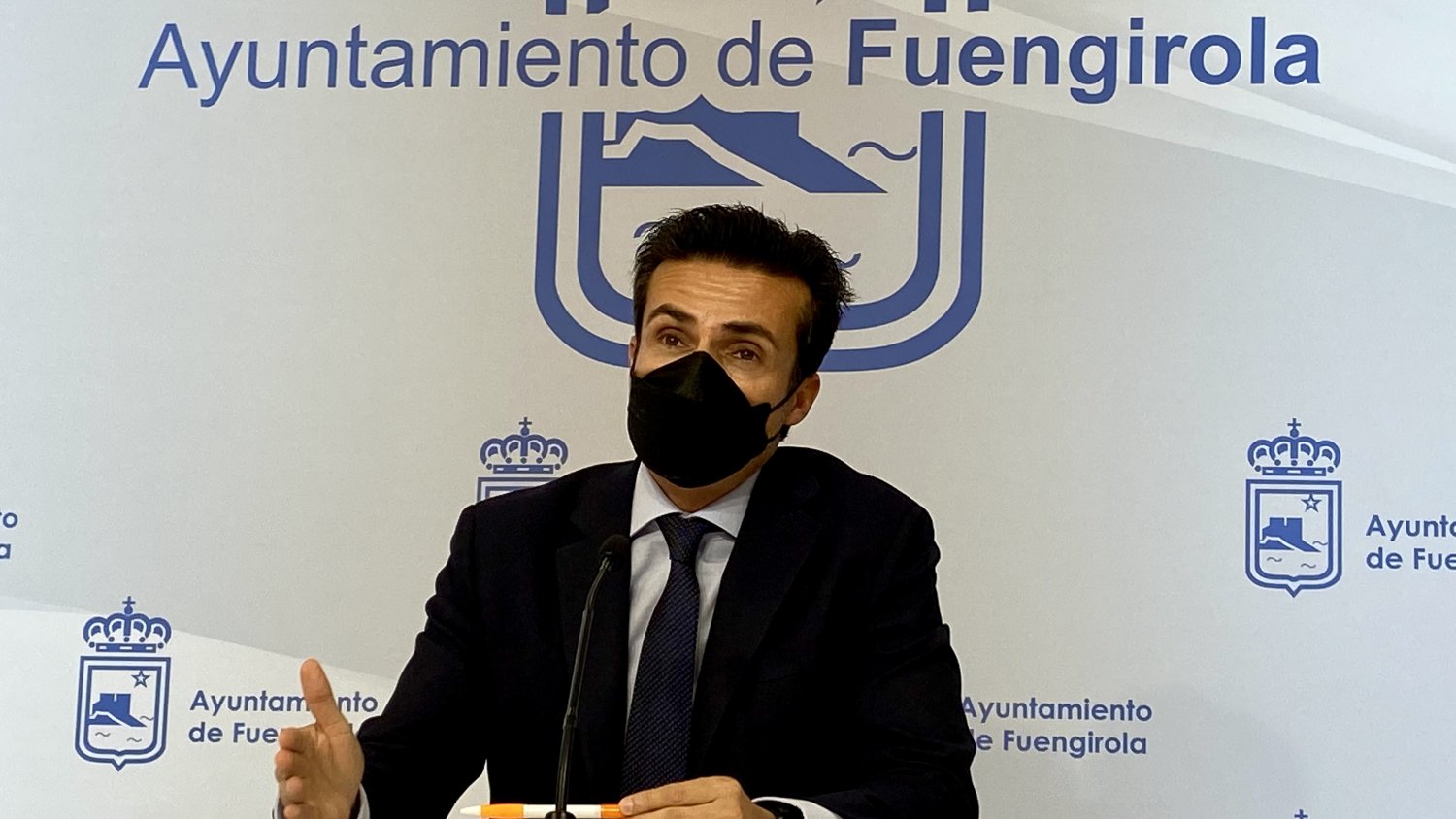 Cs reclama a Fuengirola y a Acosol el fin del uso de agua potable para el baldeo de calles