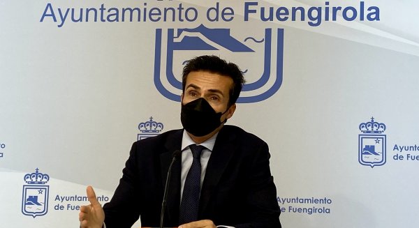 Cs reclama a Fuengirola y a Acosol el fin del uso de agua potable para el baldeo de calles