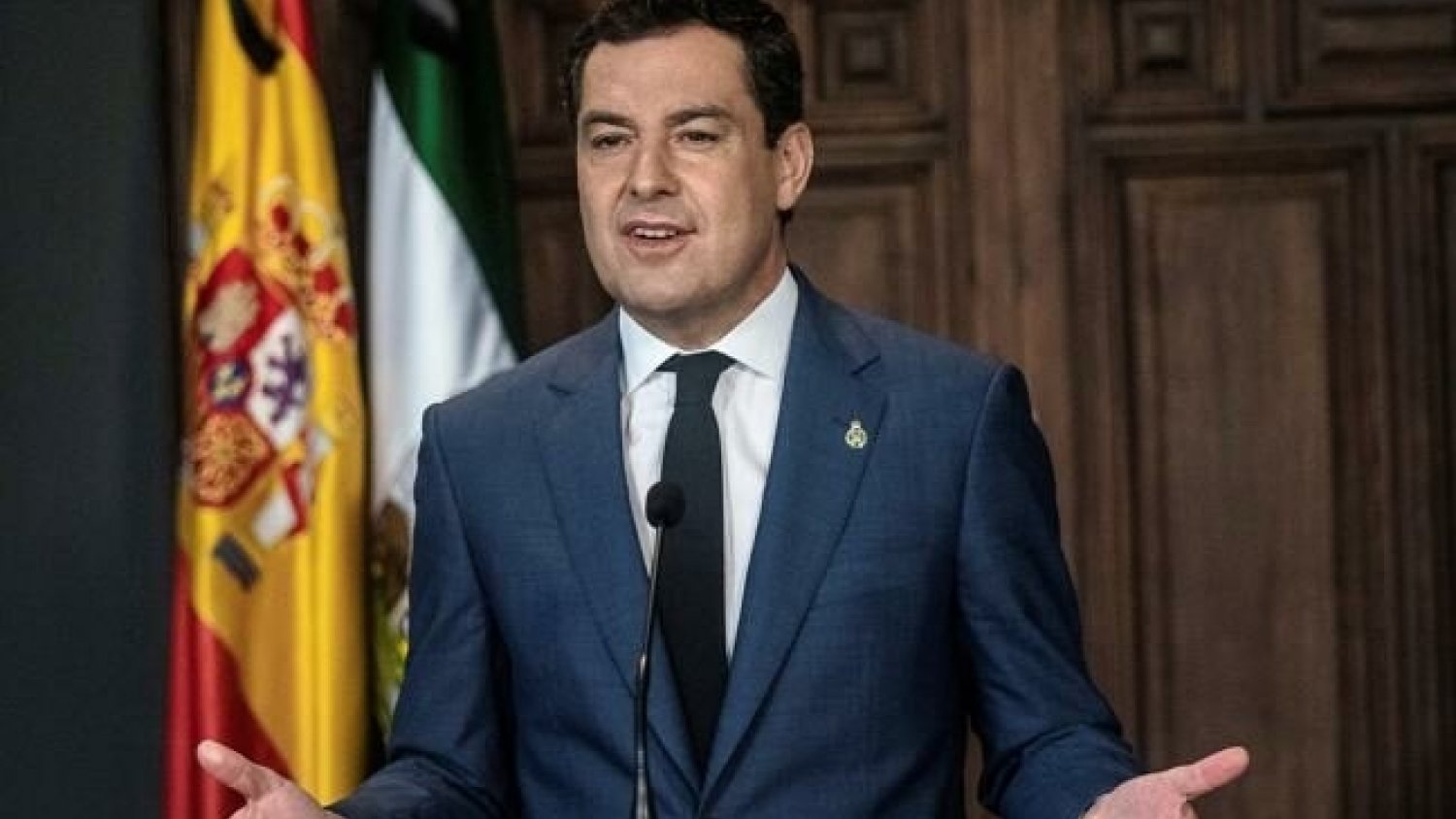 Moreno pide a De la Torre que reflexione devolver la medalla de Putin
