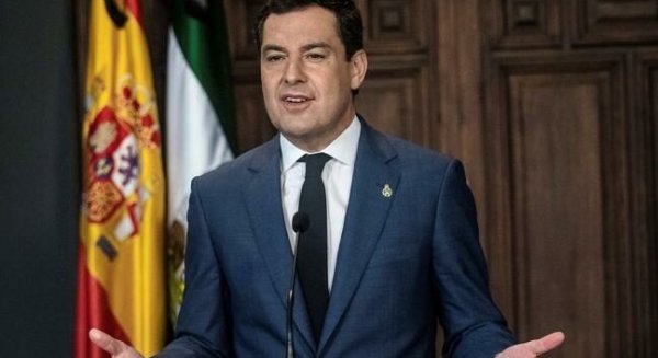 Moreno pide a De la Torre que reflexione devolver la medalla de Putin