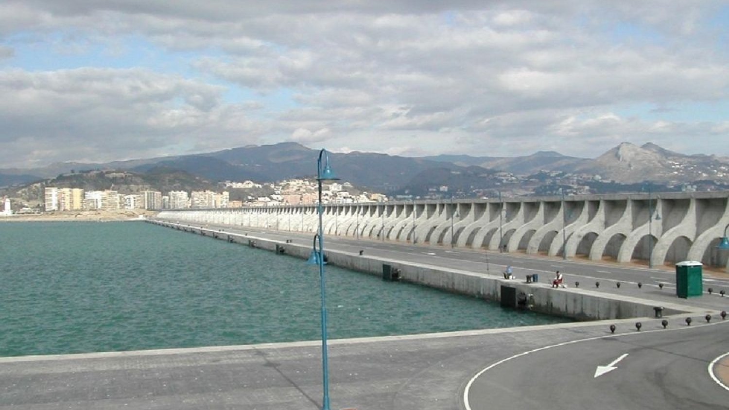 El Puerto de Málaga asigna las obras del espaldón del dique de Levante