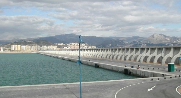 El Puerto de Málaga asigna las obras del espaldón del dique de Levante
