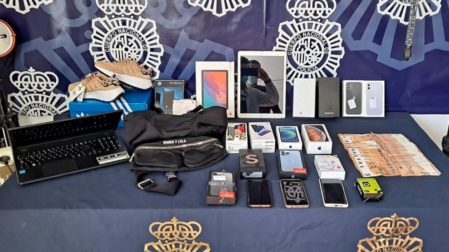 Detenida una empleada de una oficina de paquetería por la apropiación de decenas de envíos