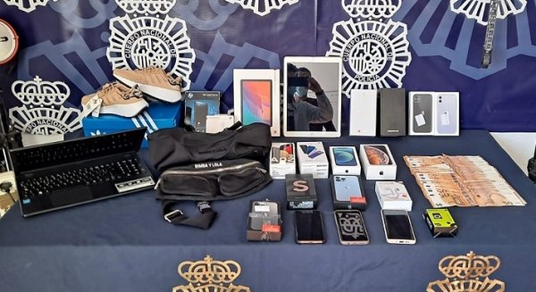 Detenida una empleada de una oficina de paquetería por la apropiación de decenas de envíos