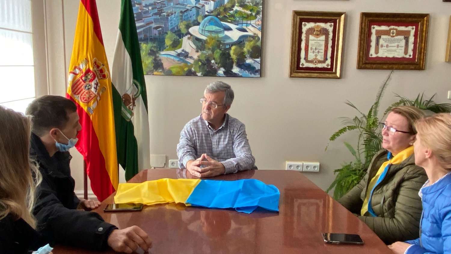 El alcalde recibe a la asociación de ucranianos en Estepona y ofrece la colaboración institucional