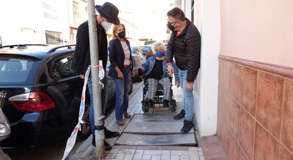 El PSOE exige al Ayuntamiento una mejora del acerado y limpieza en la Colonia Santa Inés