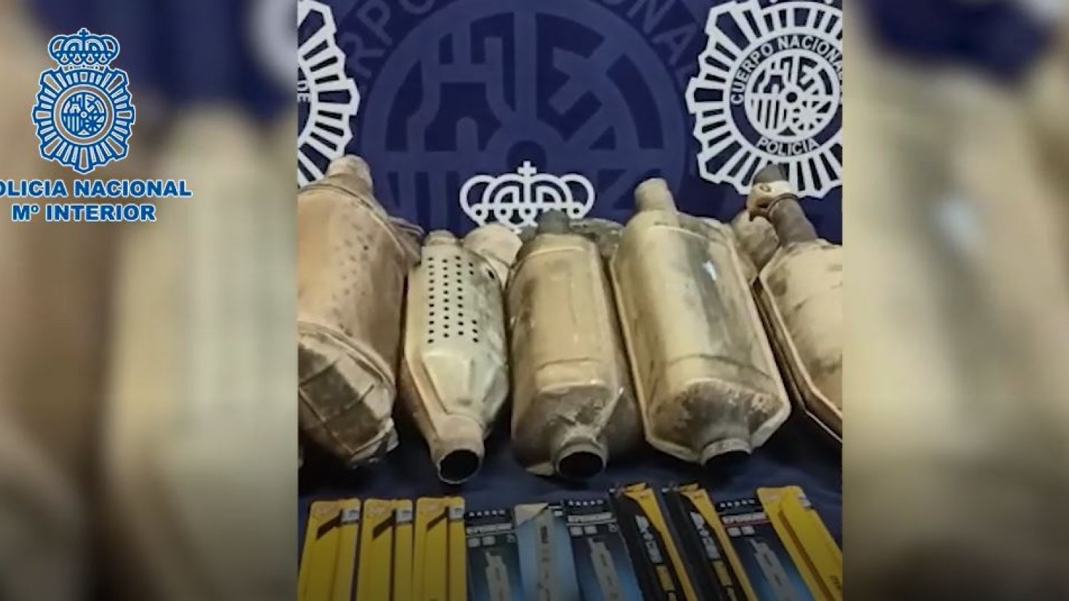 La Policía detiene a dos componentes de una red criminal dedicada al robo de catalizadores de vehículos