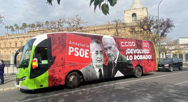 Vox diseña un autobús para recorrer la región bajo la campaña 'Devolved lo robado'
