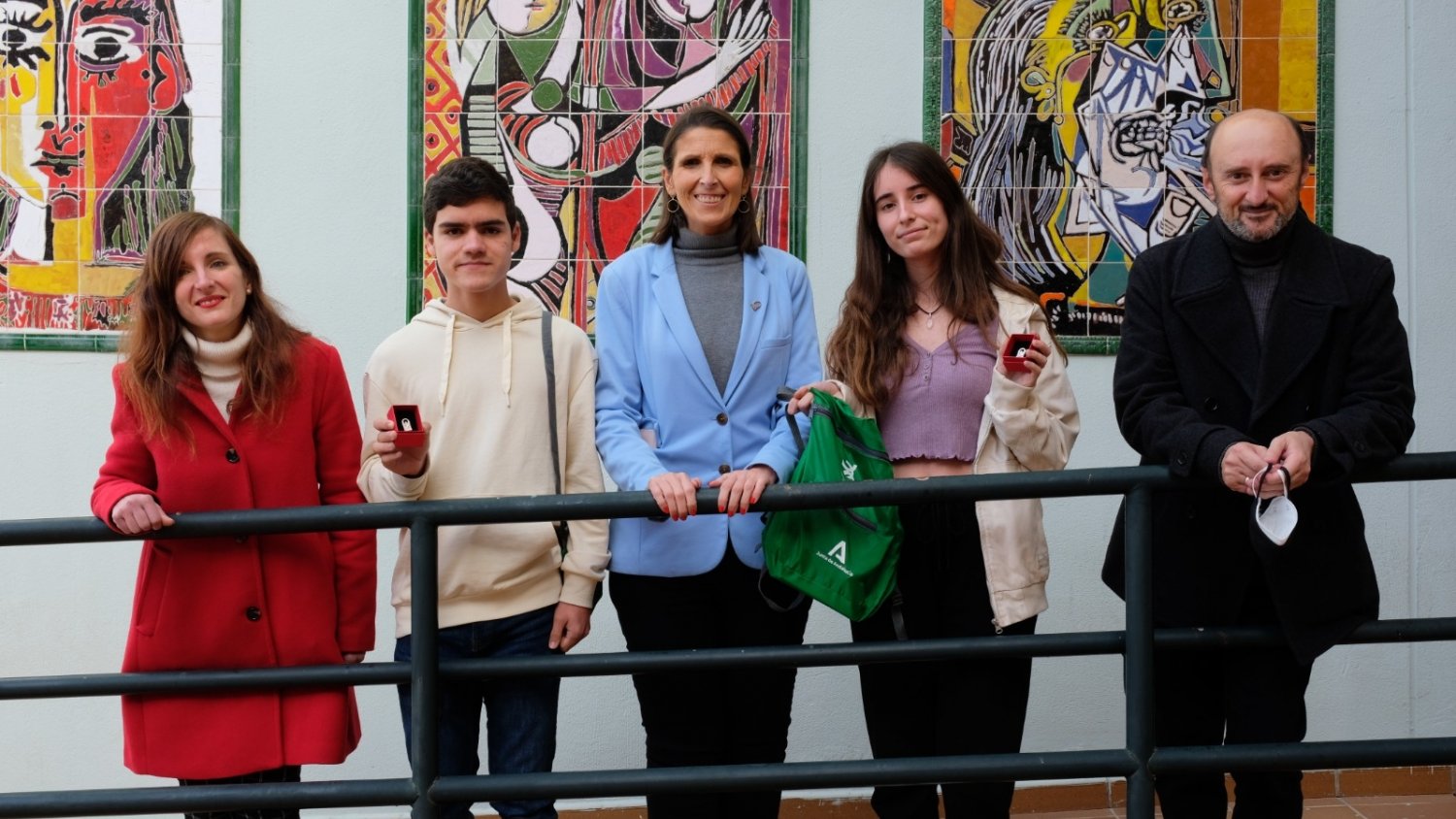 Garcia Paine felicita a dos alumnos del IES Al-Baytar por sus recientes éxitos