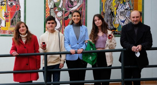 Garcia Paine felicita a dos alumnos del IES Al-Baytar por sus recientes éxitos