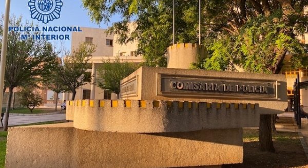 Detenido un fugitivo mientras realizaba un trámite en la Oficina de Documentación de Málaga
