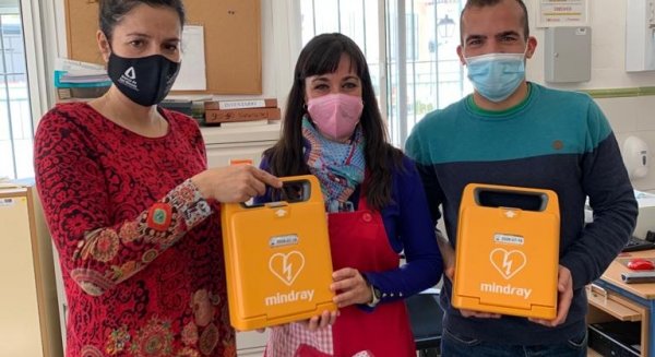 Monda recibe cinco desfibriladores externos semiautomáticos