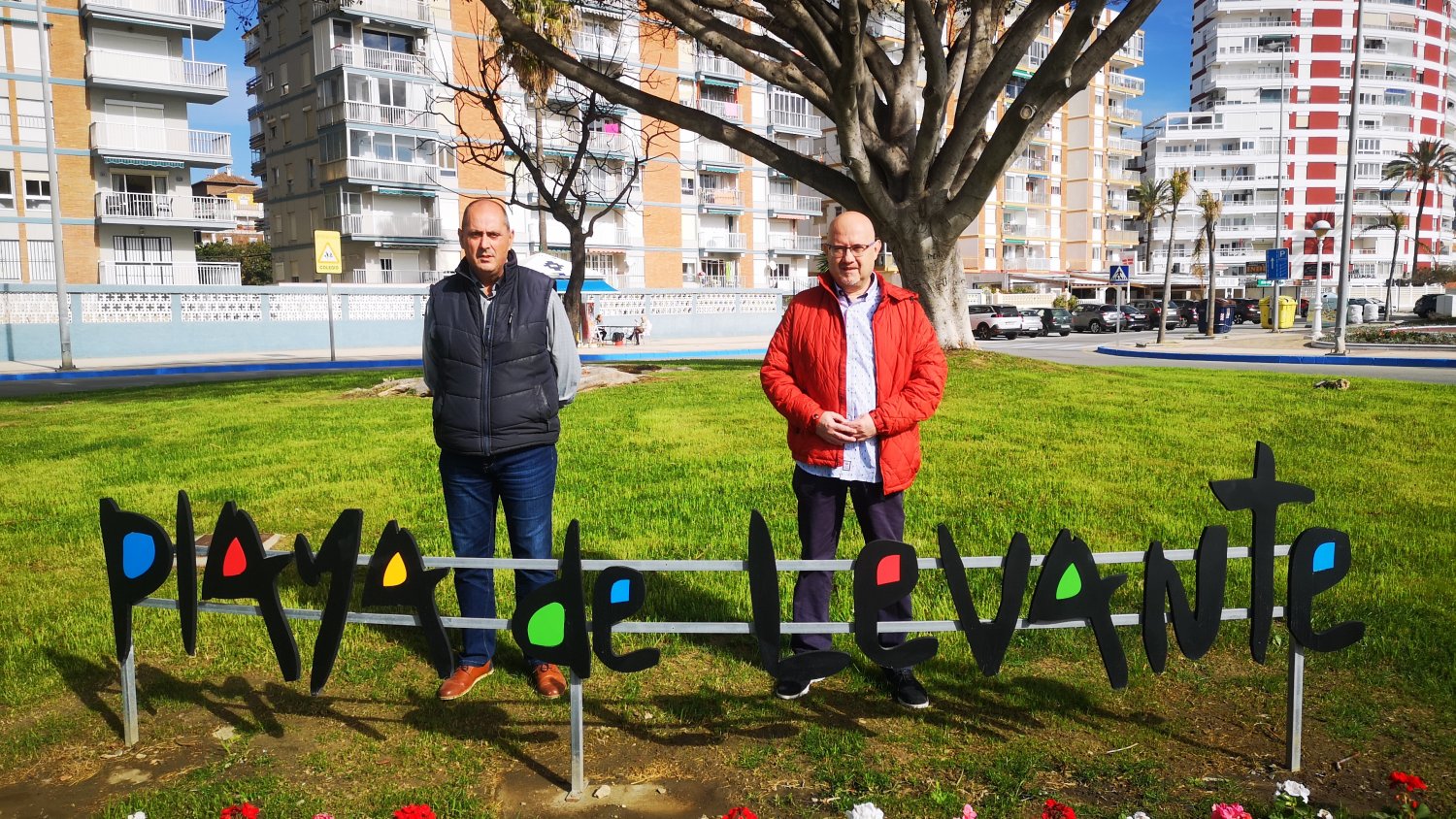 Torre del Mar remodela las glorietas de las playas de Poniente y Levante de su Paseo Marítimo