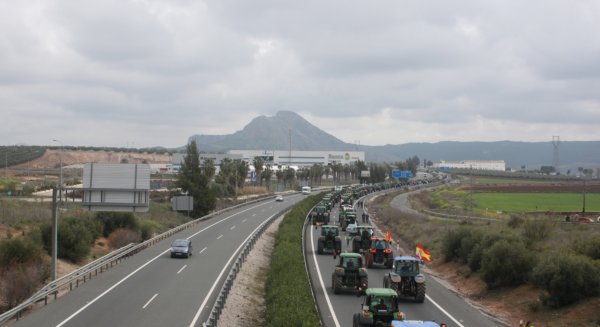 El sector agrario malagueño convoca una tractorada el 3 de marzo