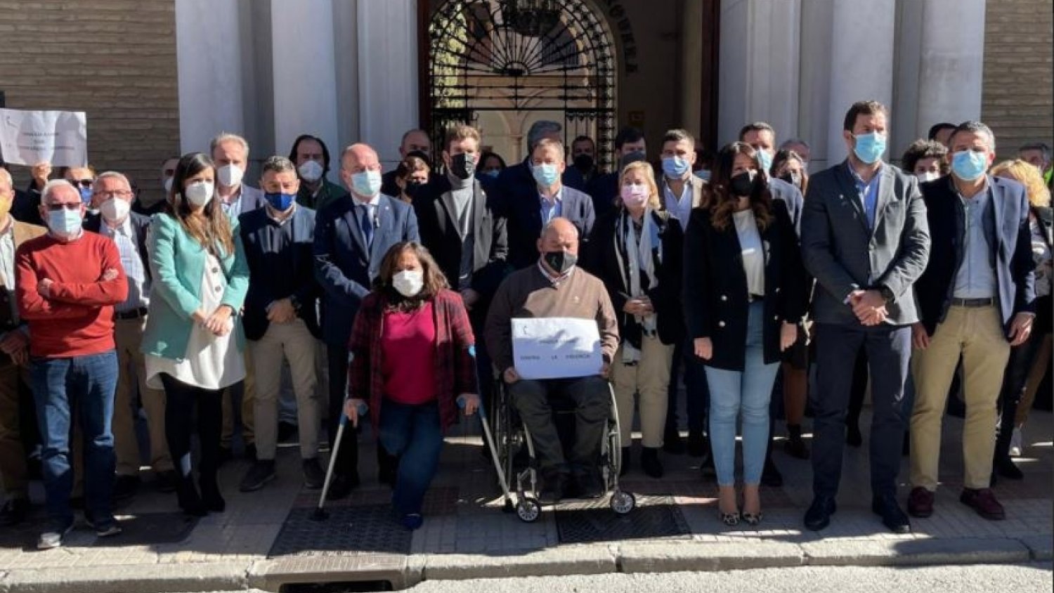 Antequera y la asociación Singilia Barba se concentran contra la agresión a una trabajadora con discapacidad