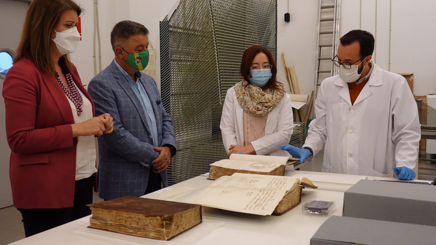 Cultura restaura tres libros de los siglos XVIII y XIX sobre la historia de Canillas de Albaida