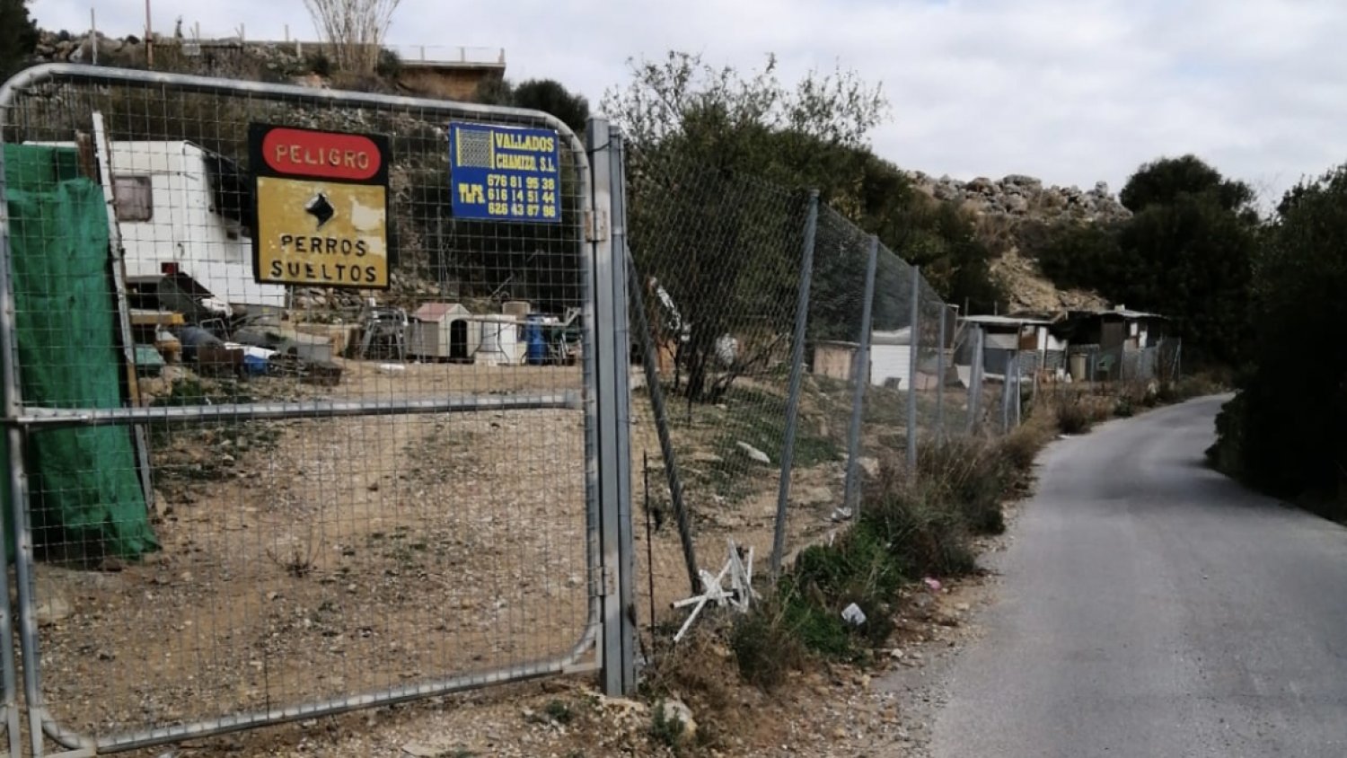 PSOE denuncia la instalación de viviendas ilegales sin servicios mínimos en la Sierra de Churriana