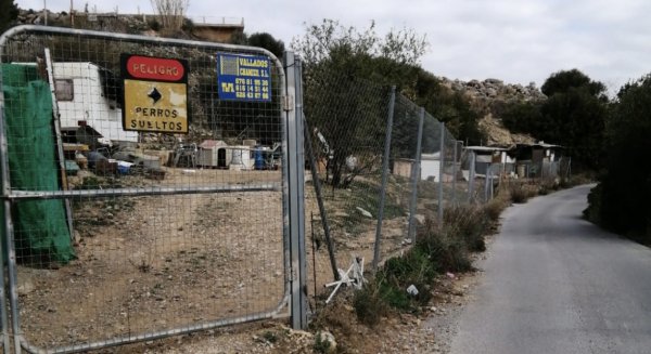 PSOE denuncia la instalación de viviendas ilegales sin servicios mínimos en la Sierra de Churriana