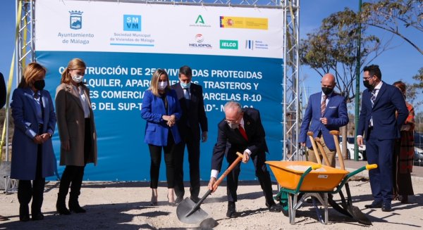 De la Torre pone la primera piedra de las 253 viviendas que promueve el Ayuntamiento