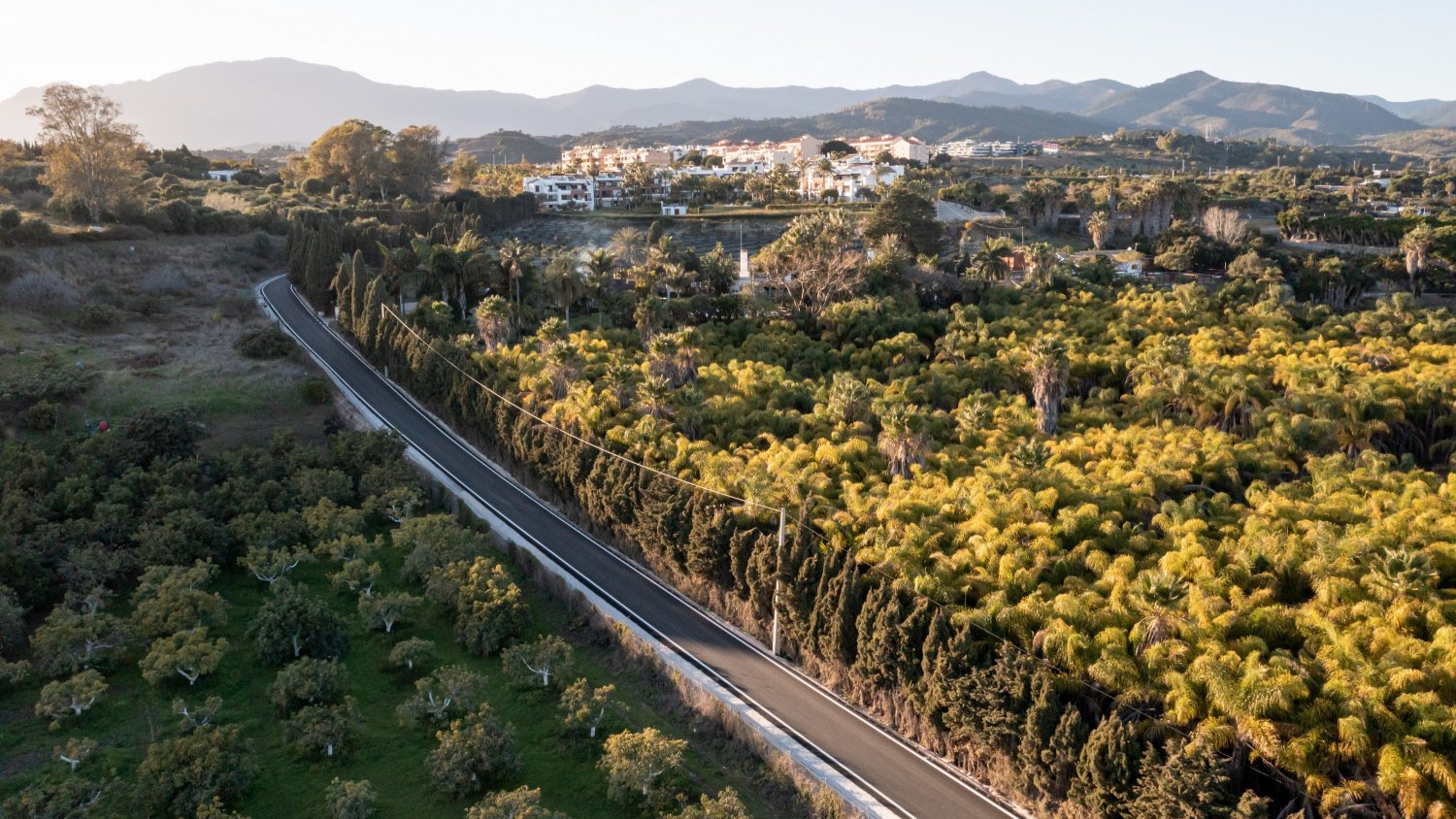 Estepona concluye la actuación del vial que une La Boladilla, Selwo, Las Joyas y Cancelada