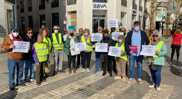 Unidas Podemos pide al Ayuntamiento que cobre más a los bancos que no presten atención personalizada